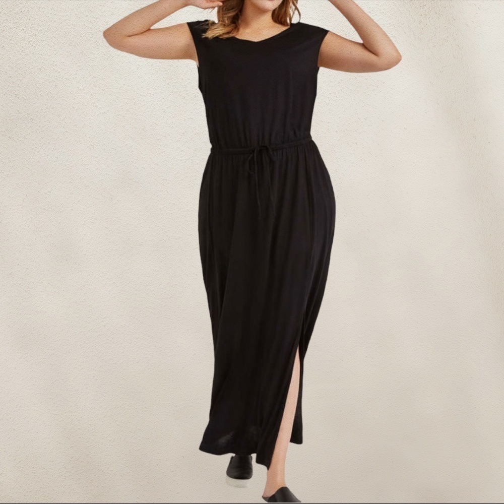 Joe Fresh Plus Size V-Neck Maxi Dress - Black​​​​​​​​​​​​​​​​​​​​​​​​​​​​
